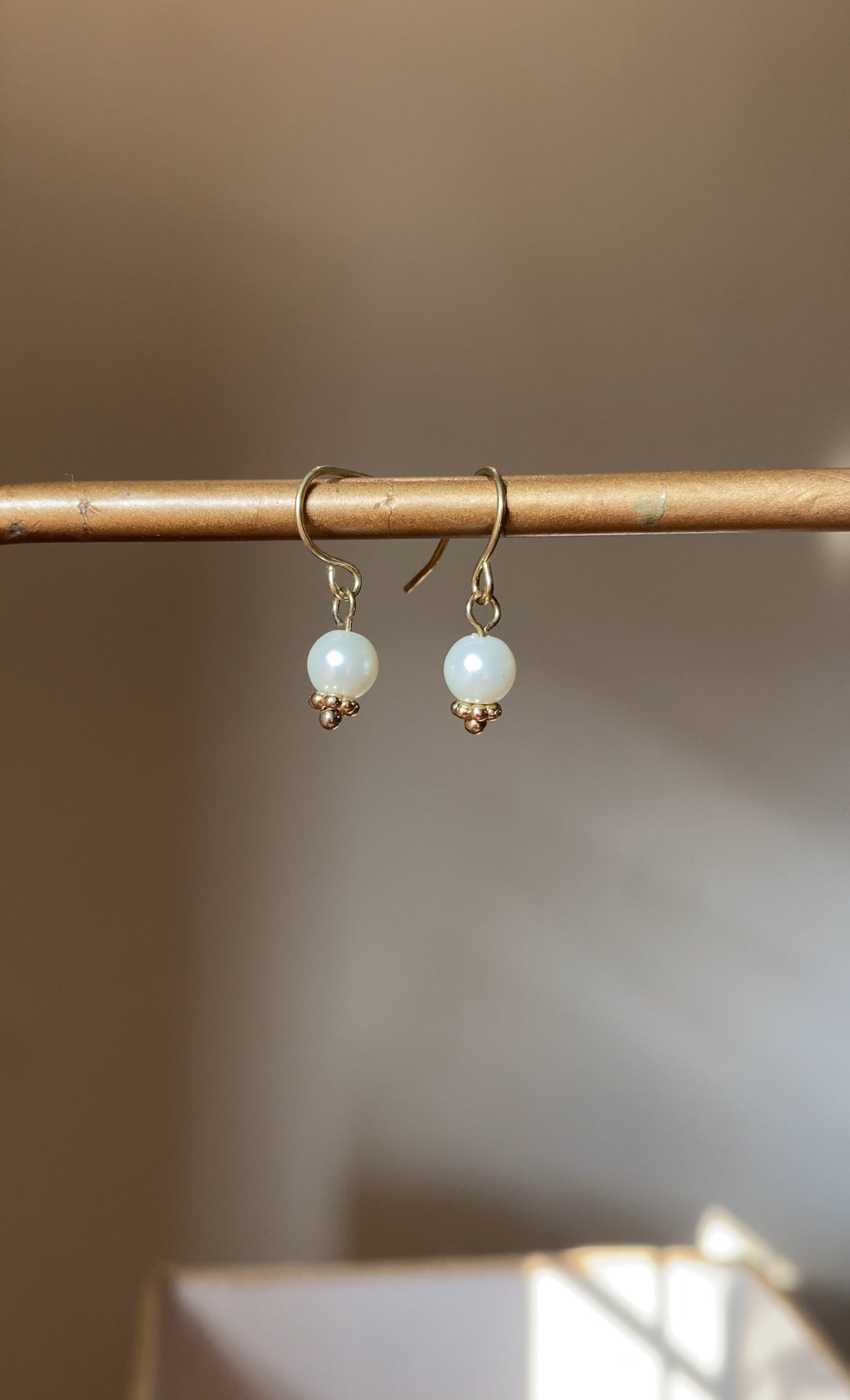 F110 PEARL EARRINGS