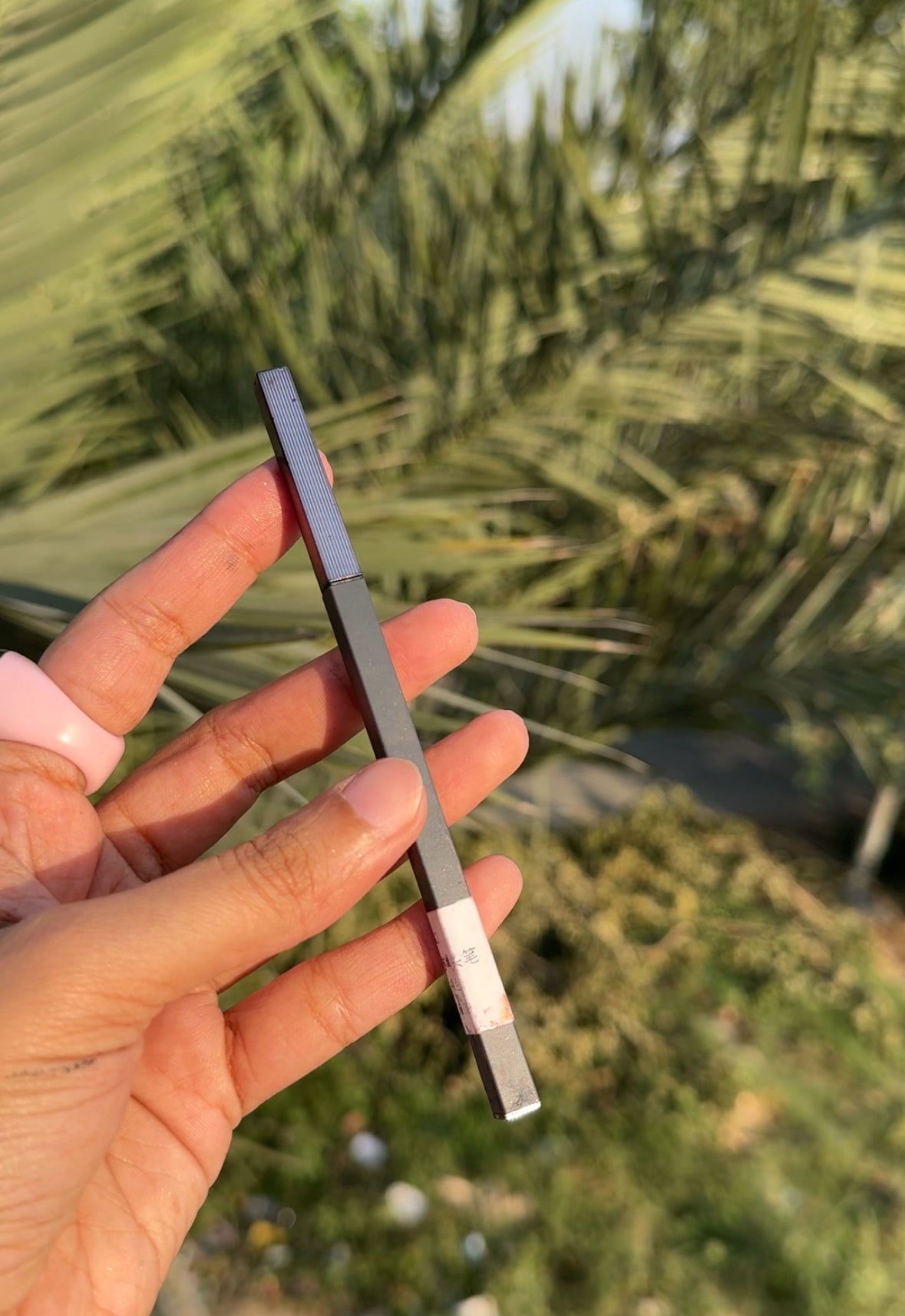 B107 MAROON GLITTER PENCIL