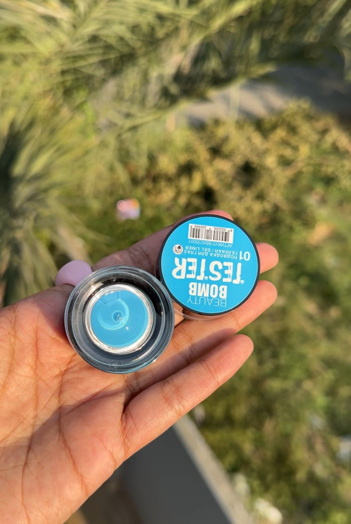 B110 BEAUTY BOMBS BLUE GEL EYELINER / EYESHADOW