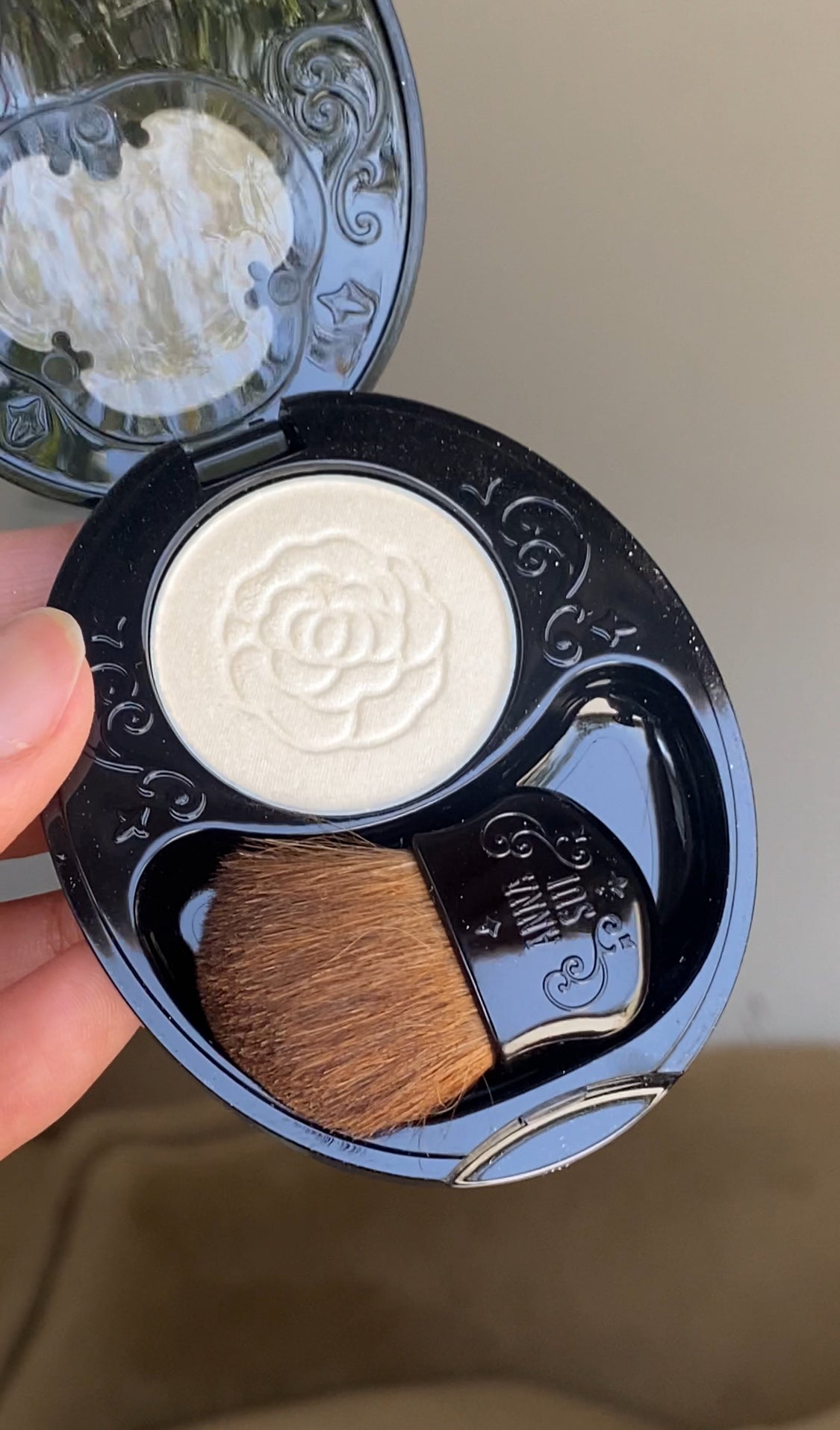 (E) ANNA SUI HIGHLIGHTER