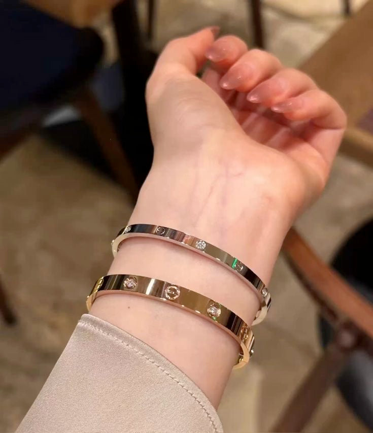 C180 CARTIER BANGLE