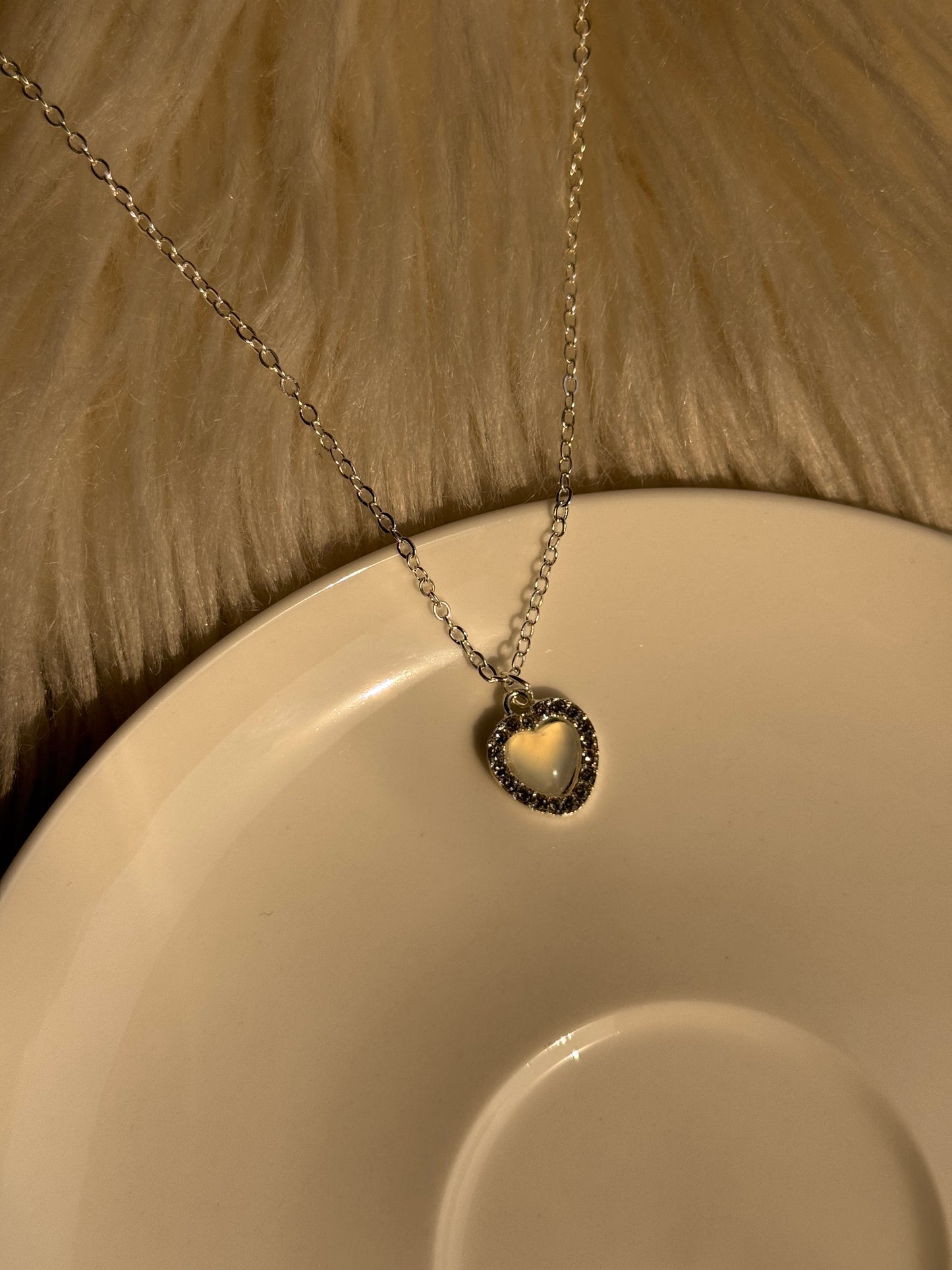 Z24 FANCY HEART NECKLACE