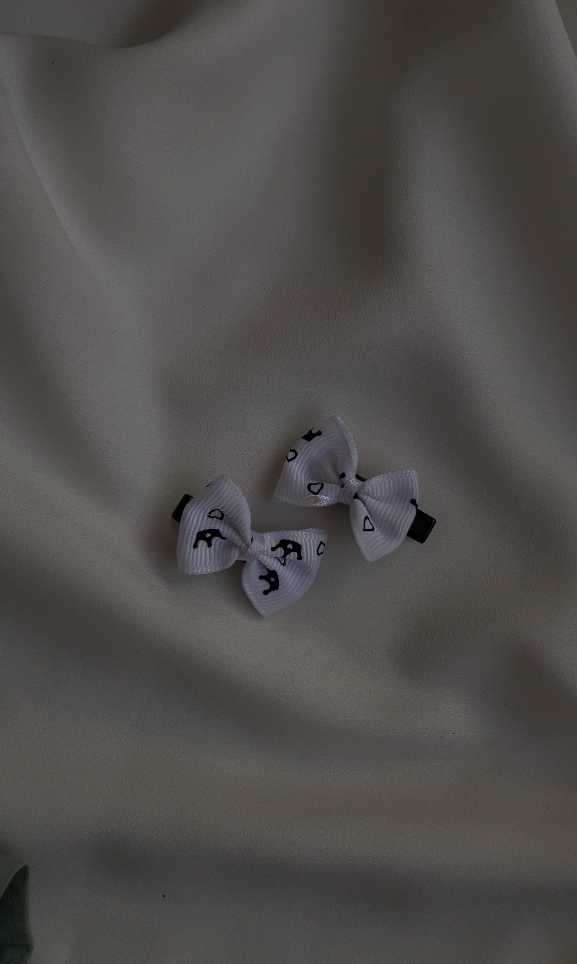 MINI WHITE HAIR BOW CLIP PAIR