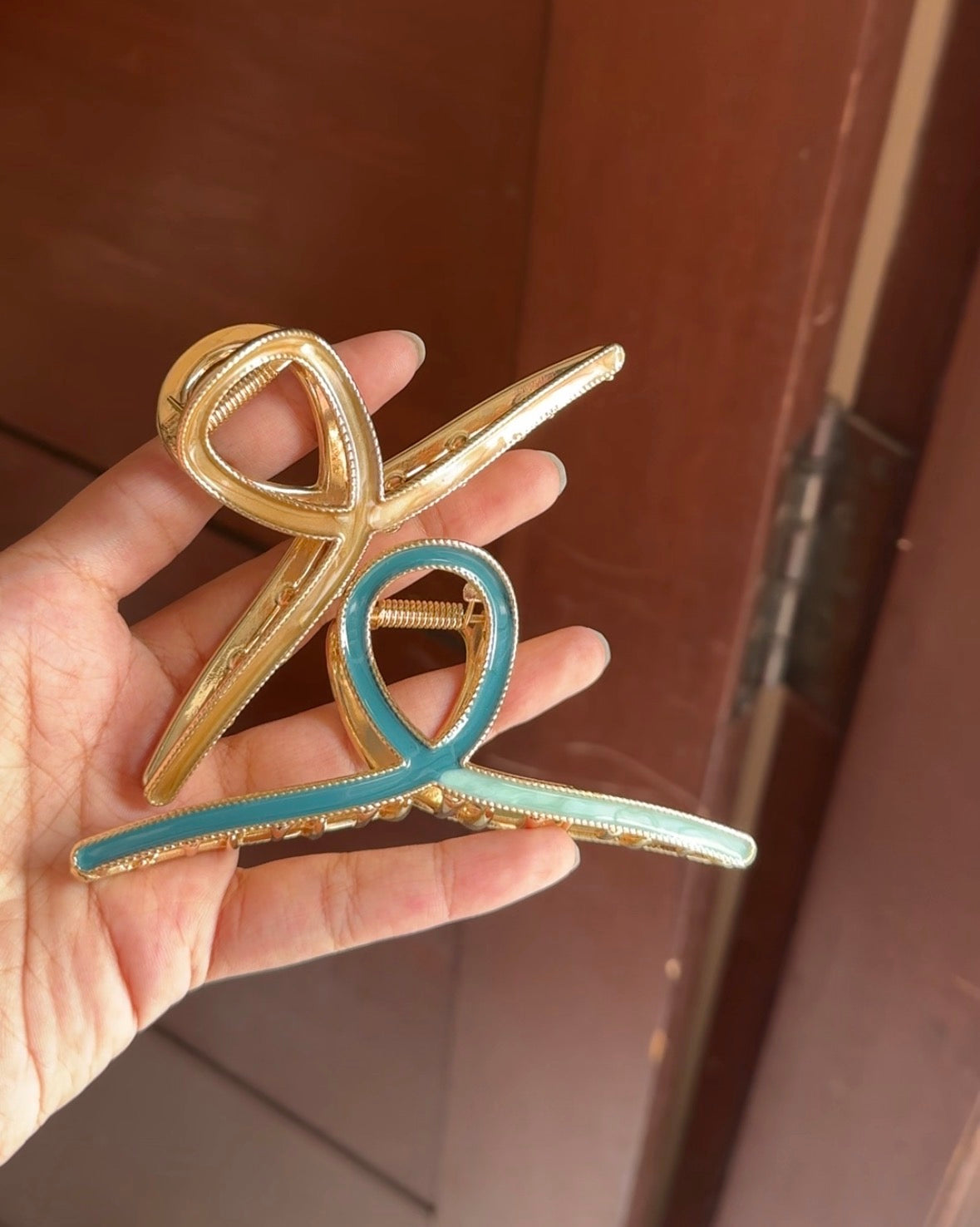 E121 METAL HAIR CLAW