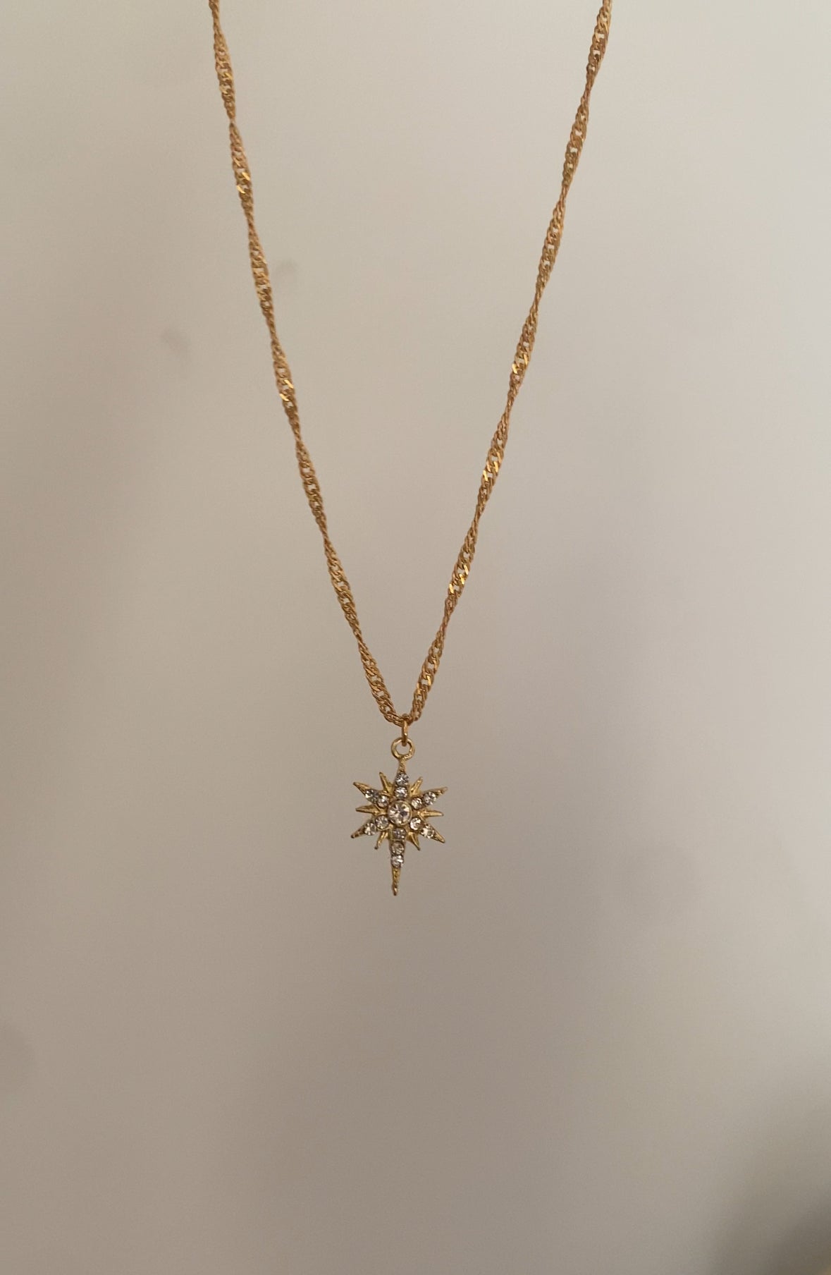 F97 STAR NECKLACE