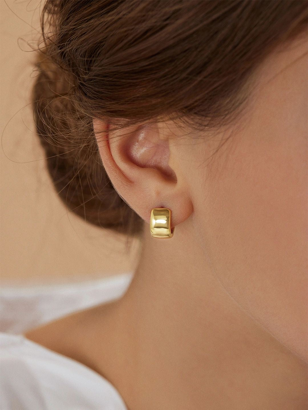 TRENDY GOLD EAR STUDS / CHUNKY HOOPS