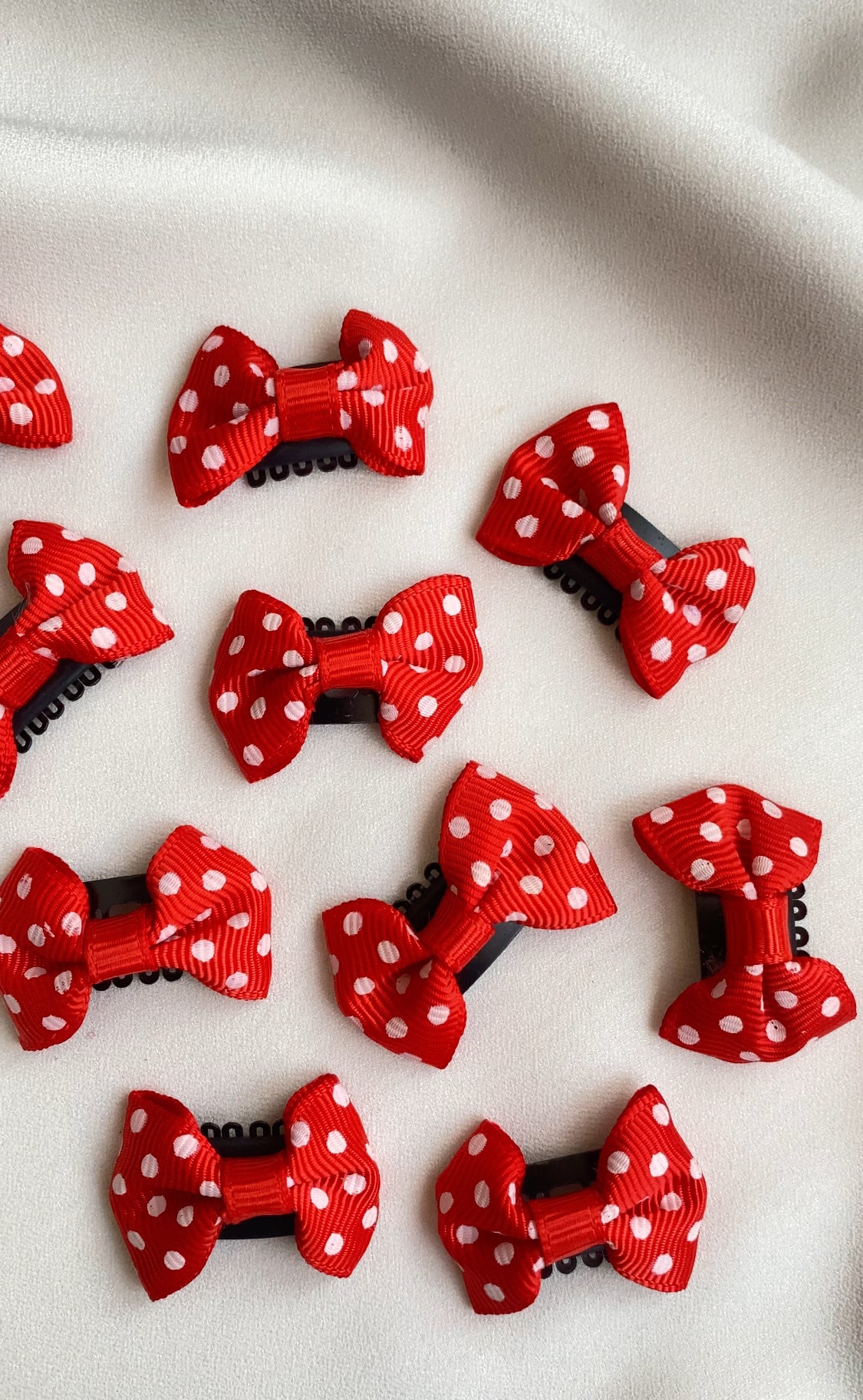 D56 RED MINI HAIR BOW PIN PAIR