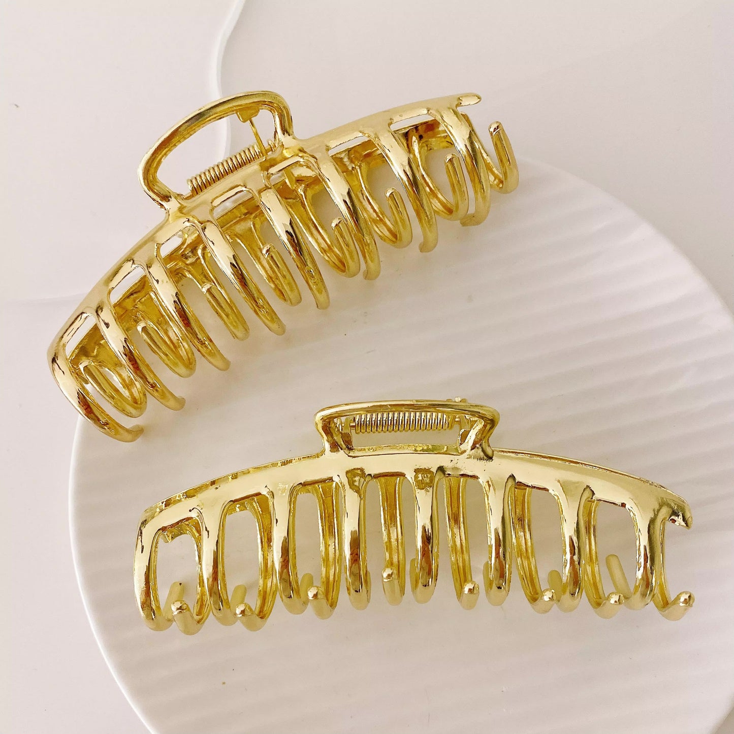 GOLDEN LARGE CLAW CLIP IN METAL