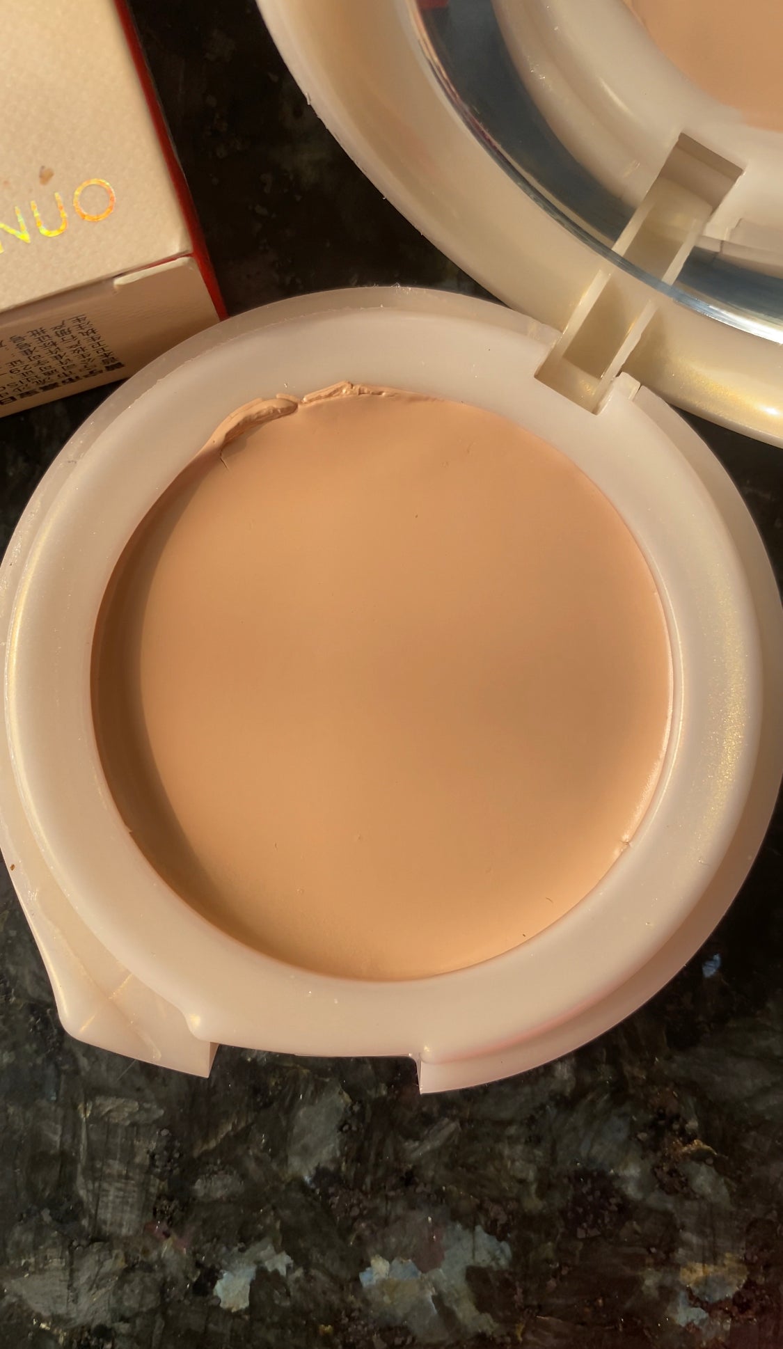 AINUO CREAM FOUNDATION