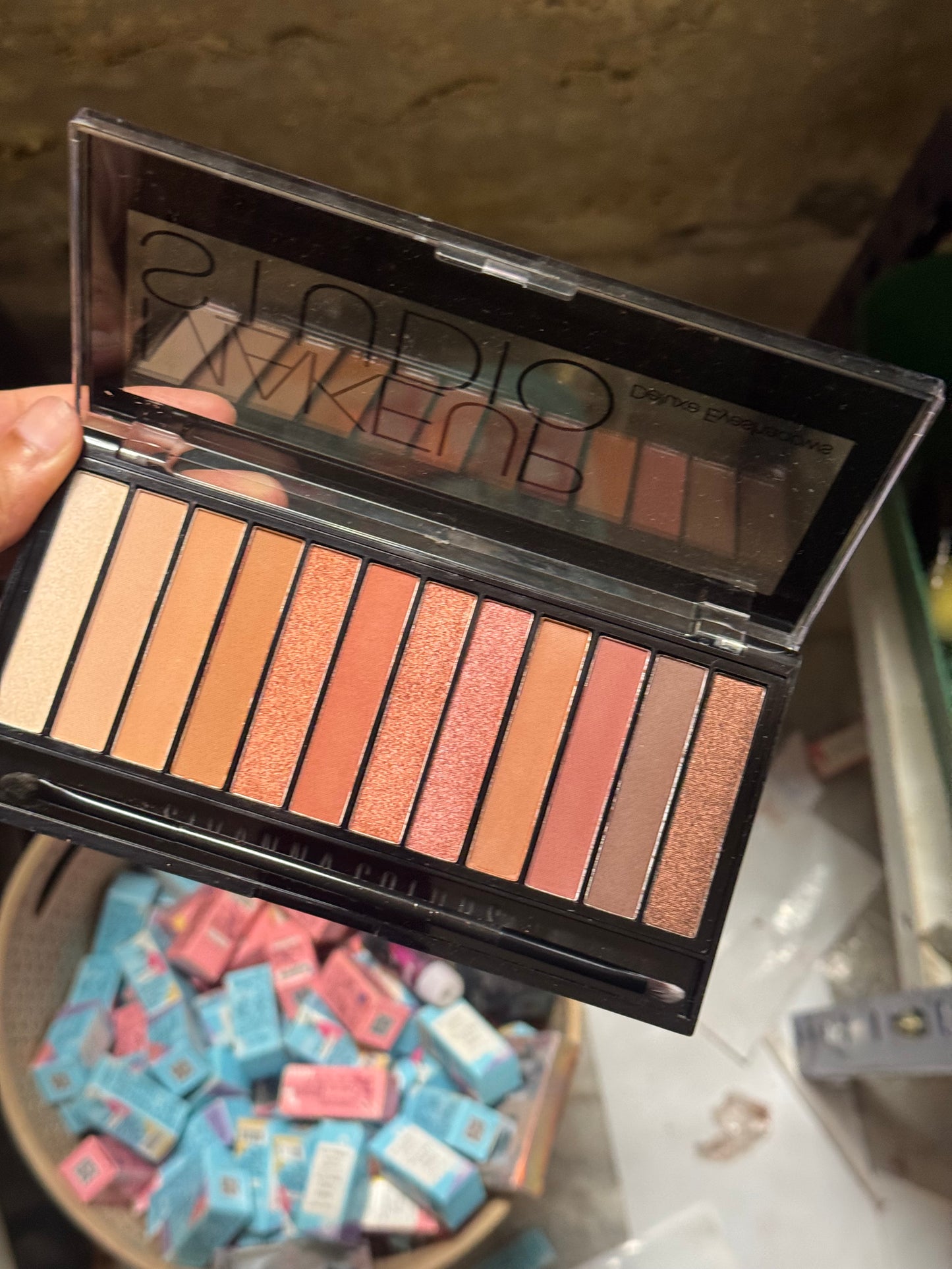 04 DELUXE EYESHADOW PALETTE