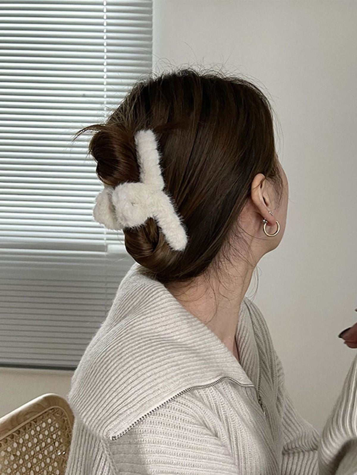 TWISTED FUR HAIR CLAW