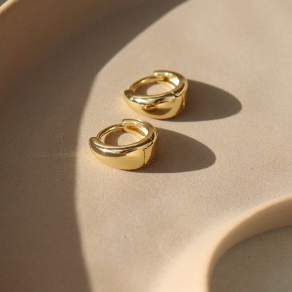 GOLDEN SMALL HOOPS