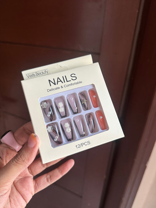 C14 NAIL SET WITH STICKER PACK (12 PIECES)