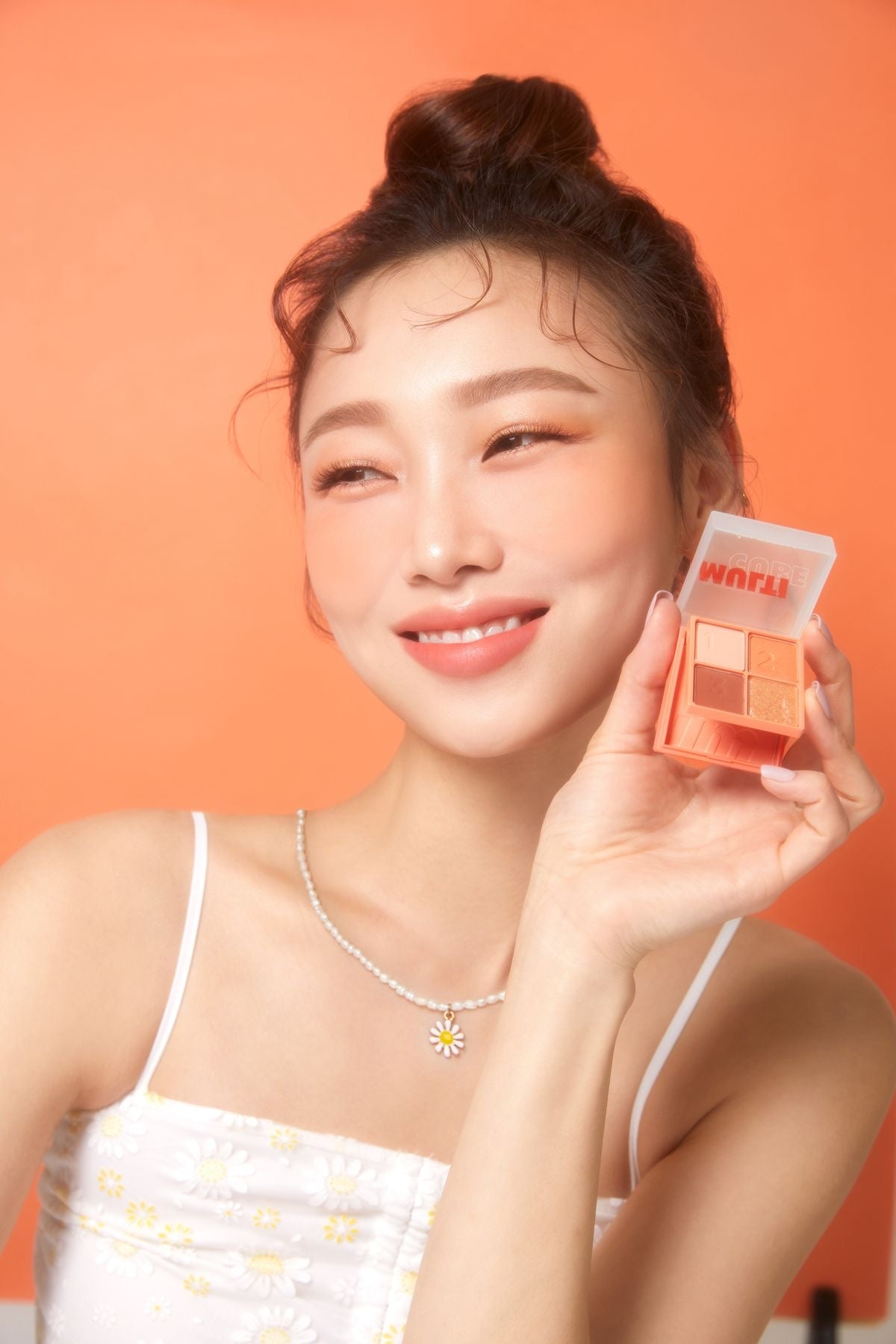 MULTI CUBE MINI EYESHADOW AND HIGHLIGHTER PALETTE
