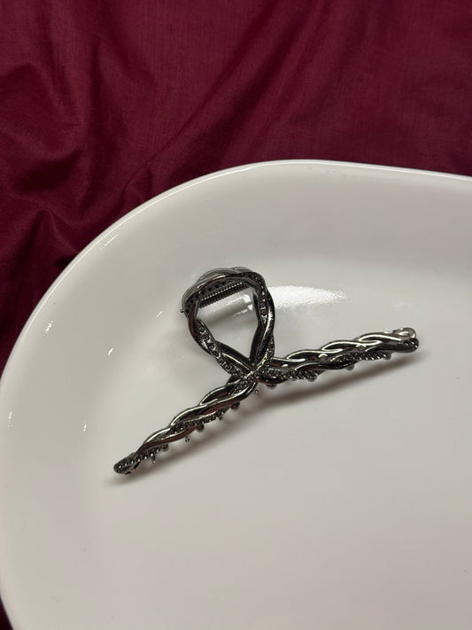 B37 BLACK METAL HAIR CLAW