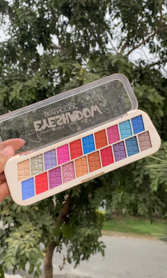 C14 EYESHADOW PALETTE