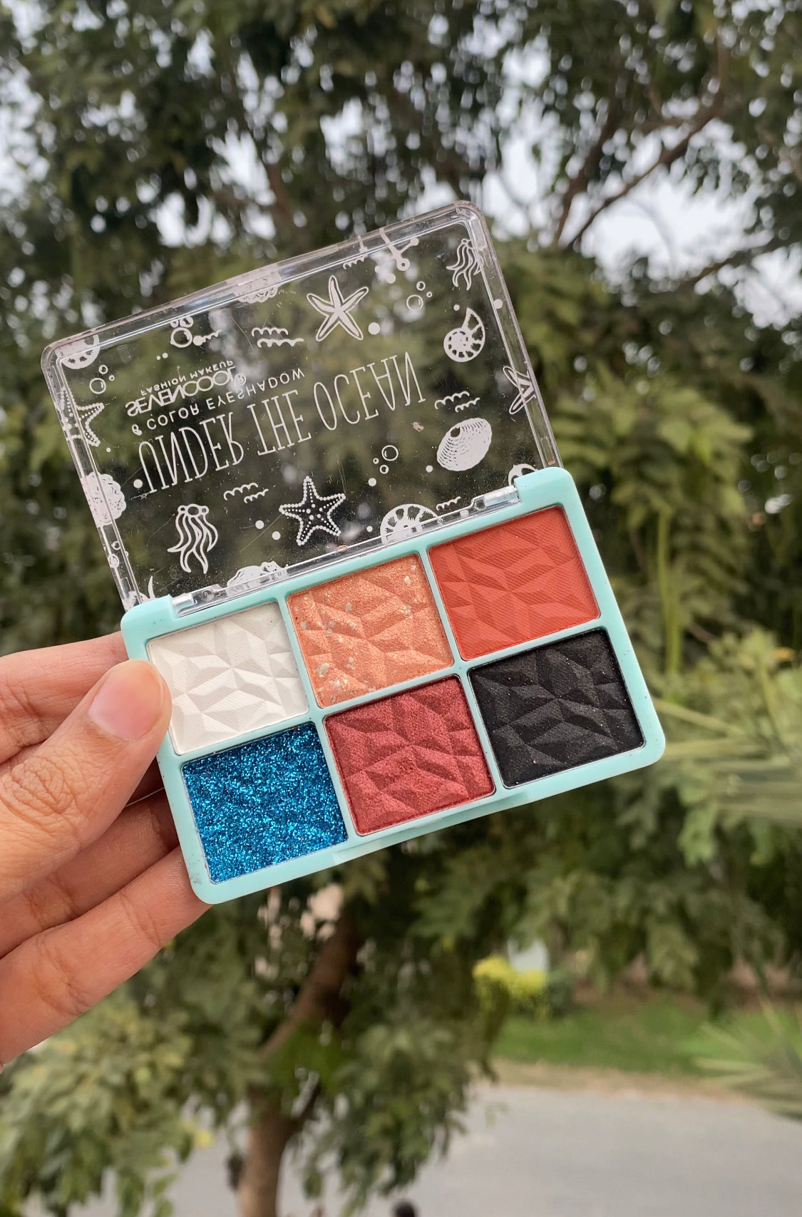 BLUE UNDER THE OCEAN EYESHADOW PALETTE