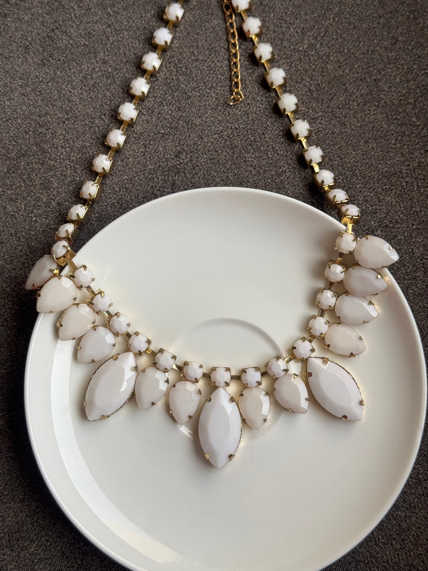 B223 FANCY WHITE NECKLACE