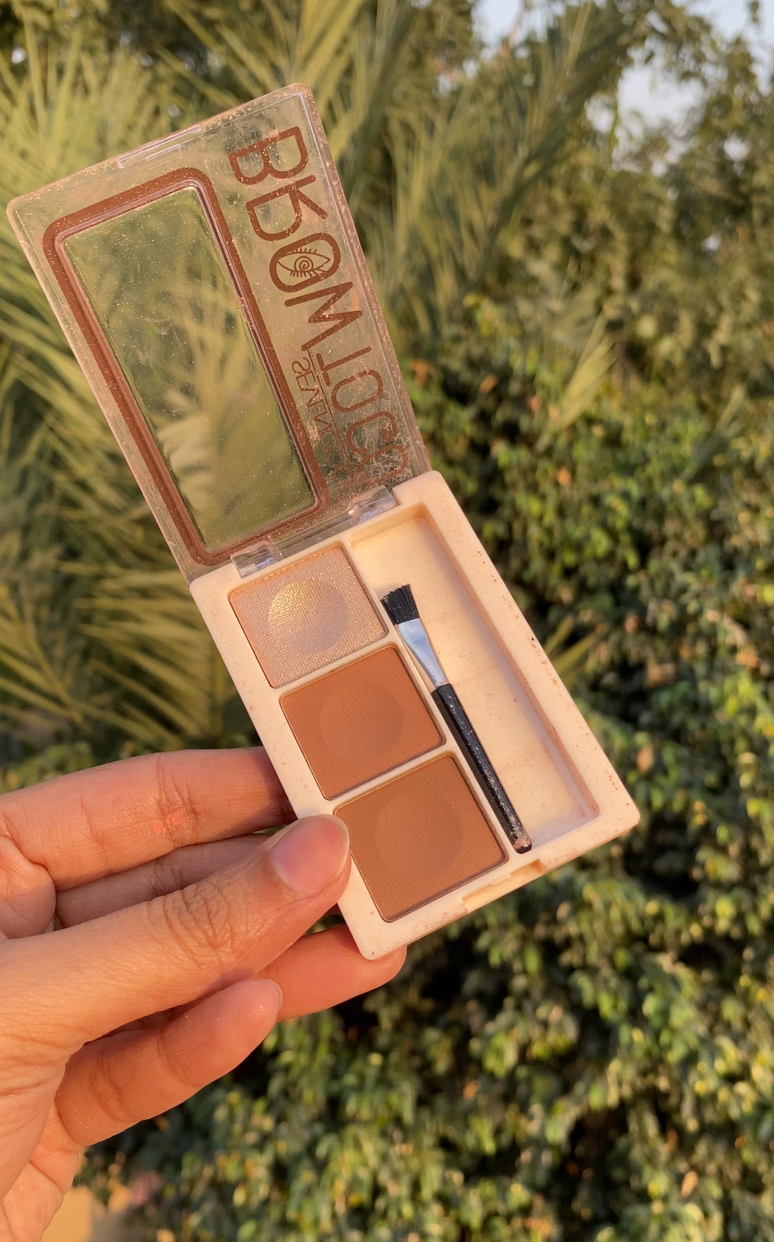 C144 BROW PALETTE WITH HIGHLIGHTER