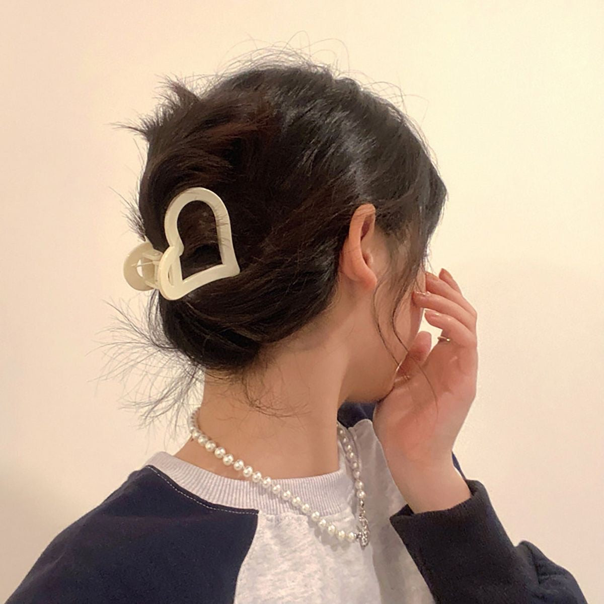 MATTE FINISH HEART SHAPED CLAW CLIPS