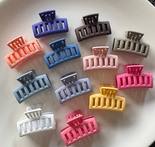 G62 SMALL HAIR CLAW