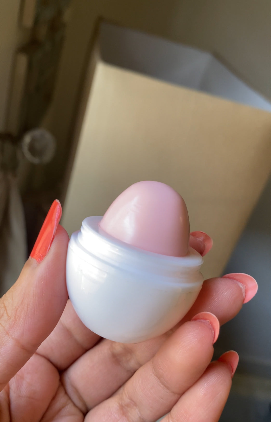 (D) NATURA MEDIC EGG LIP BALM