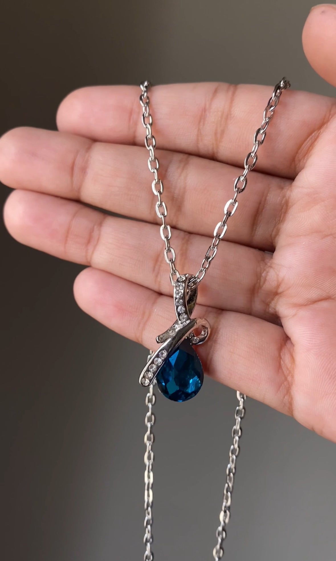 E396 BLUE STONE PENDANT