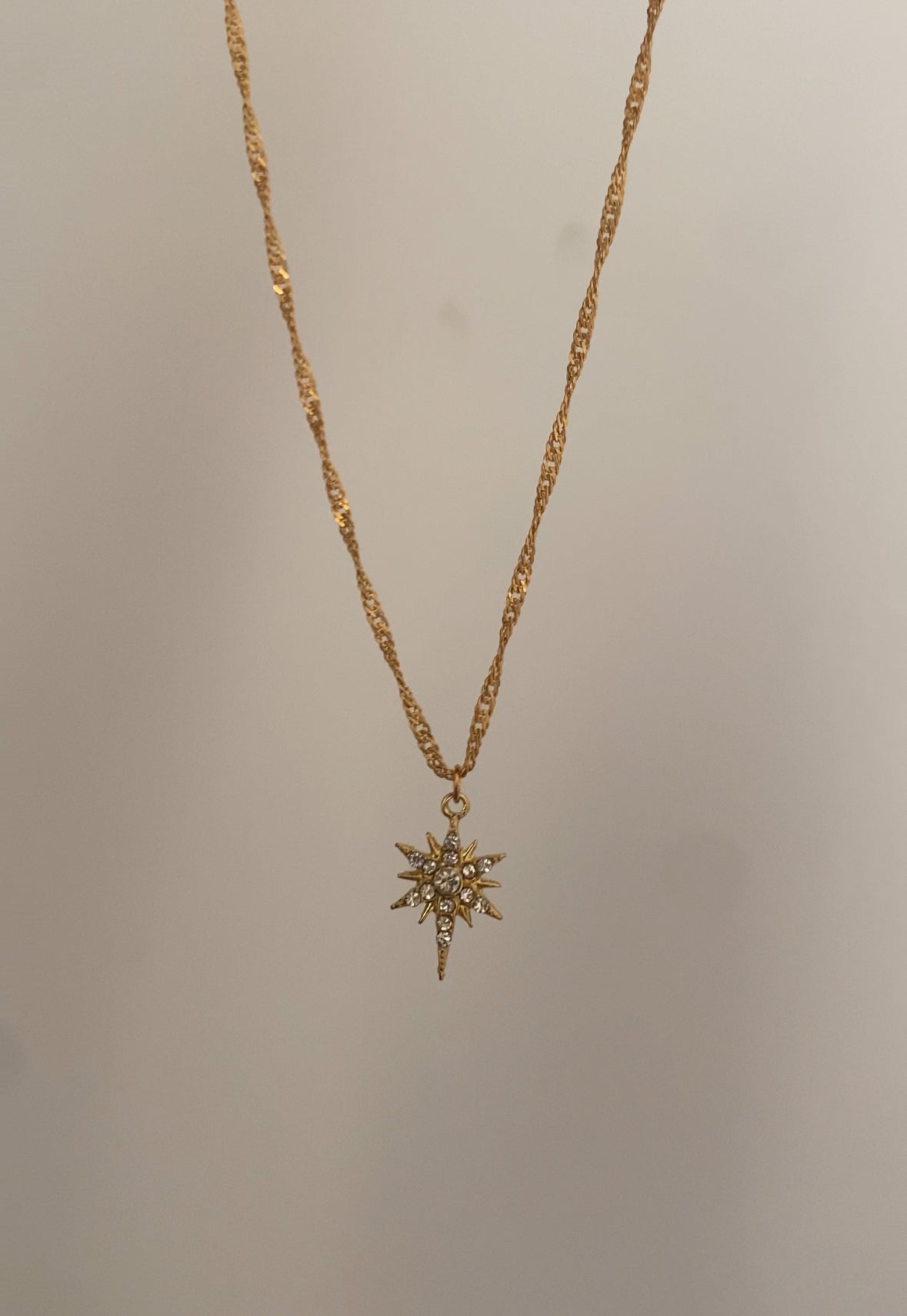 F97 STAR NECKLACE