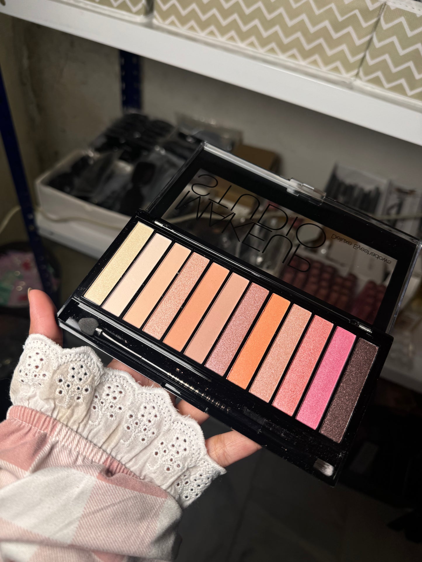01 DELUXE EYESHADOW PALETTE