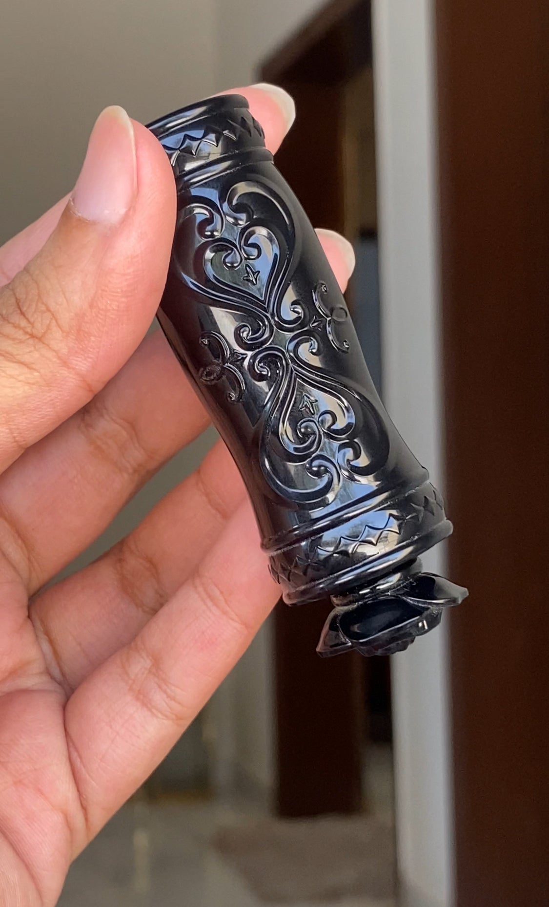 (E) 650 ANNA SUI SHINY LIPSTICK