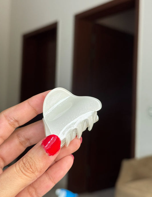 B111 SHINY WHITE HAIR CLAW