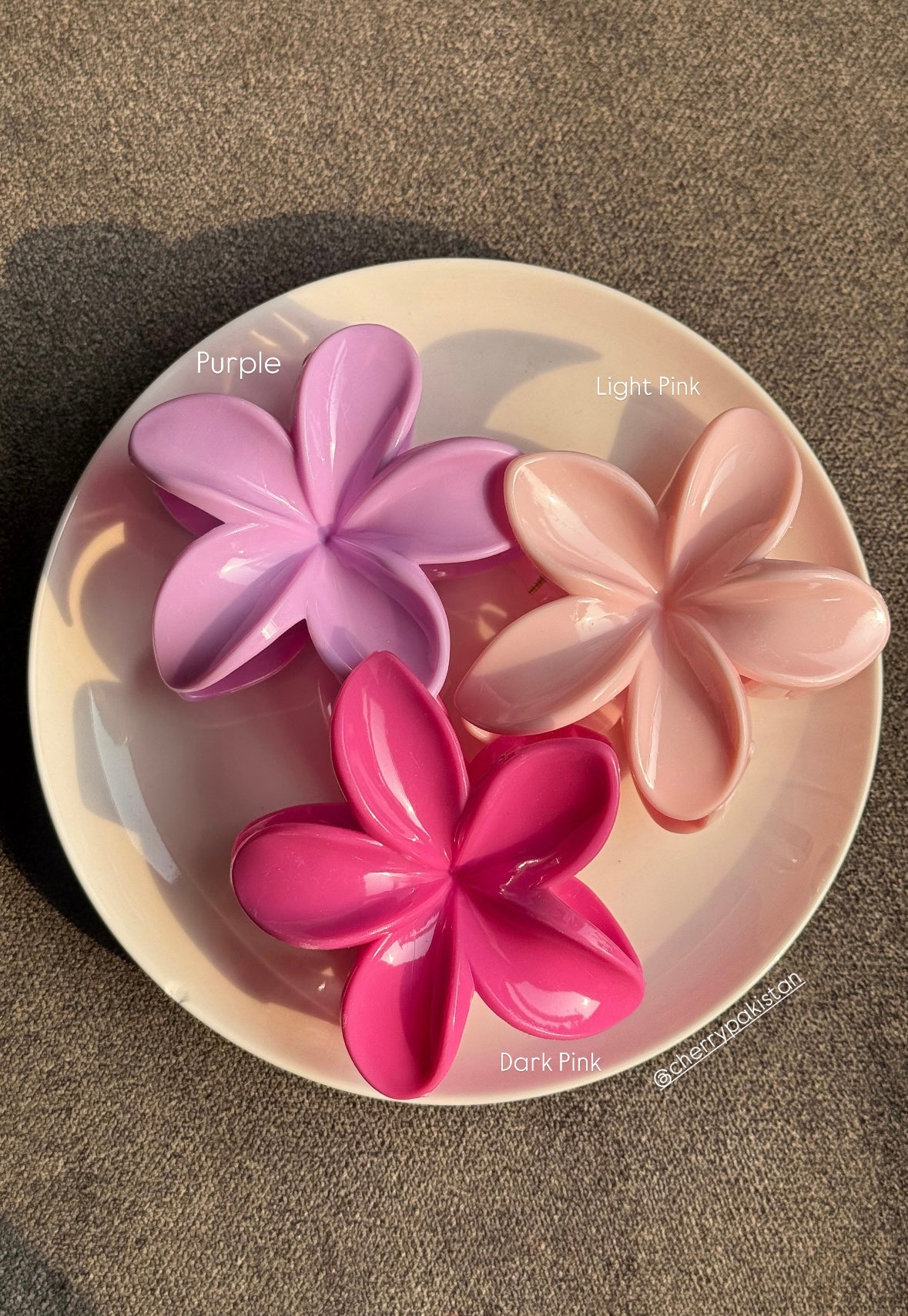 GLOSSY PLAIN FLORAL HAIR CLAWS