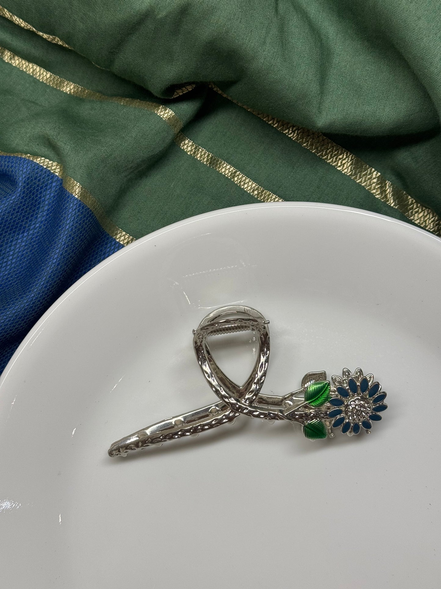 B80 BLUE FLOWER METAL HAIR CLAW