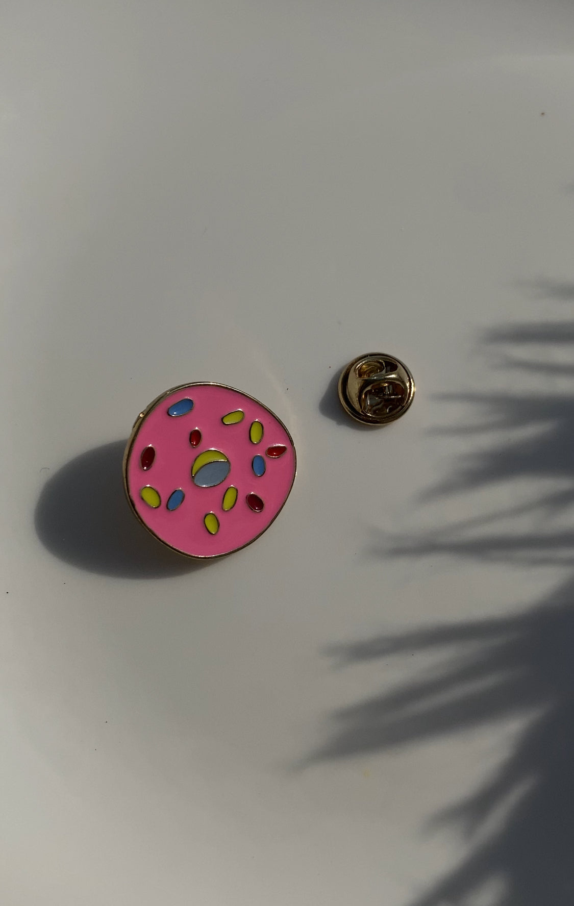 DOUNUT ENAMEL PIN