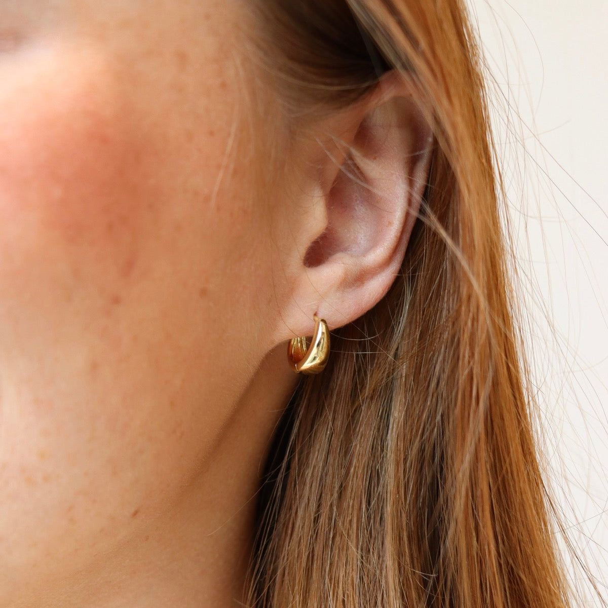 GOLDEN SMALL HOOPS
