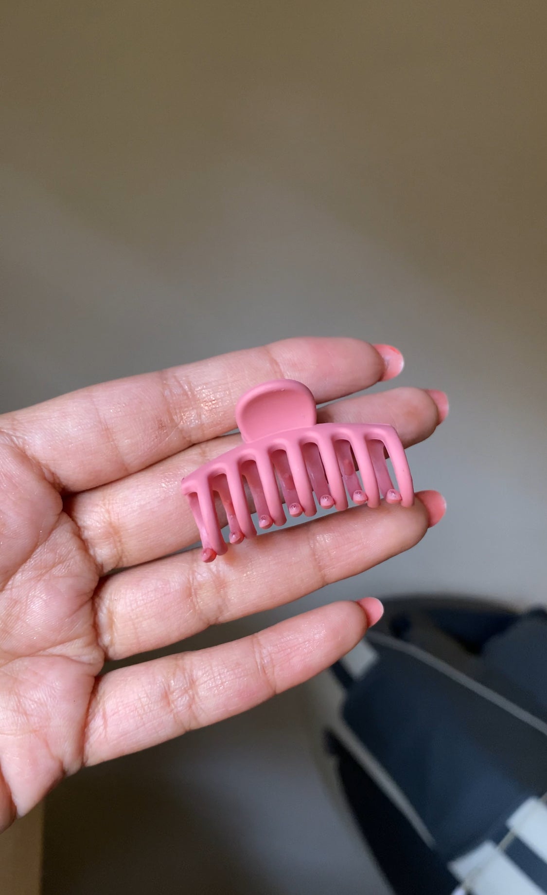 (D) MINI HAIR CLAW CLIP