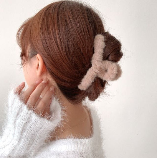 TWISTED FUR HAIR CLAW