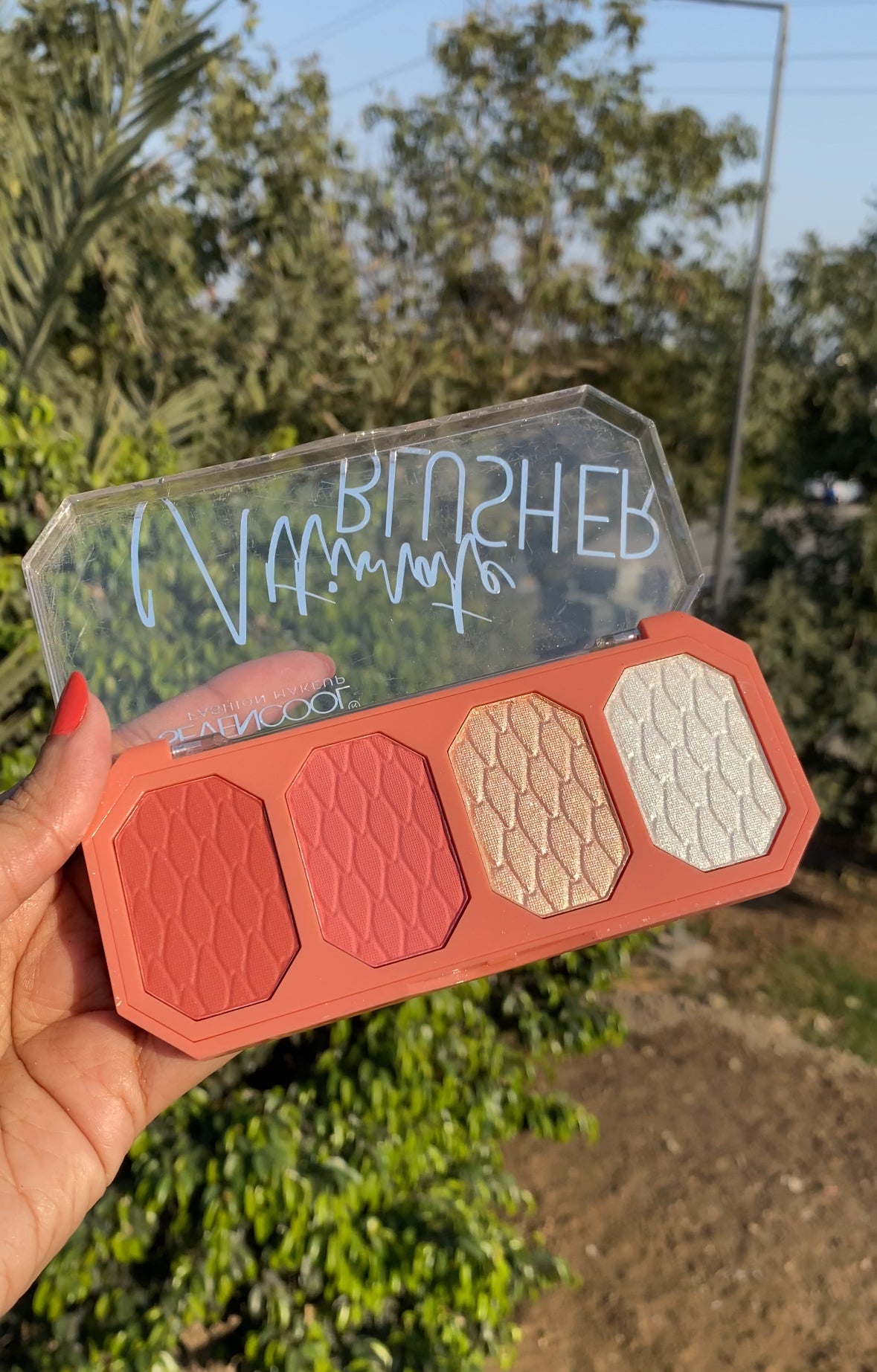 04 ULTIMATE BLUSHER AND HIGHLIGHTER PALETTE