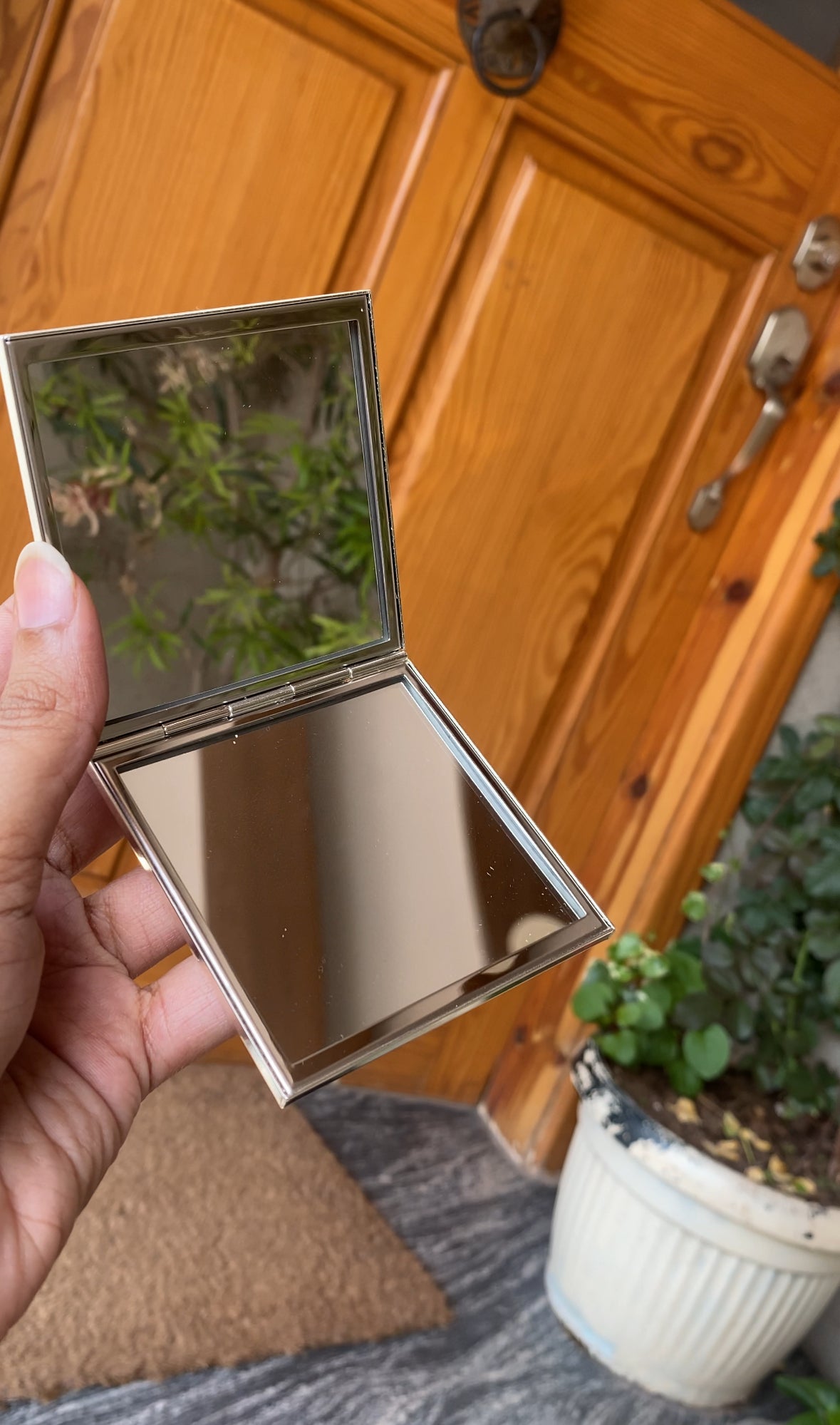 POCKET MIRROR WITH A GIFT BOX