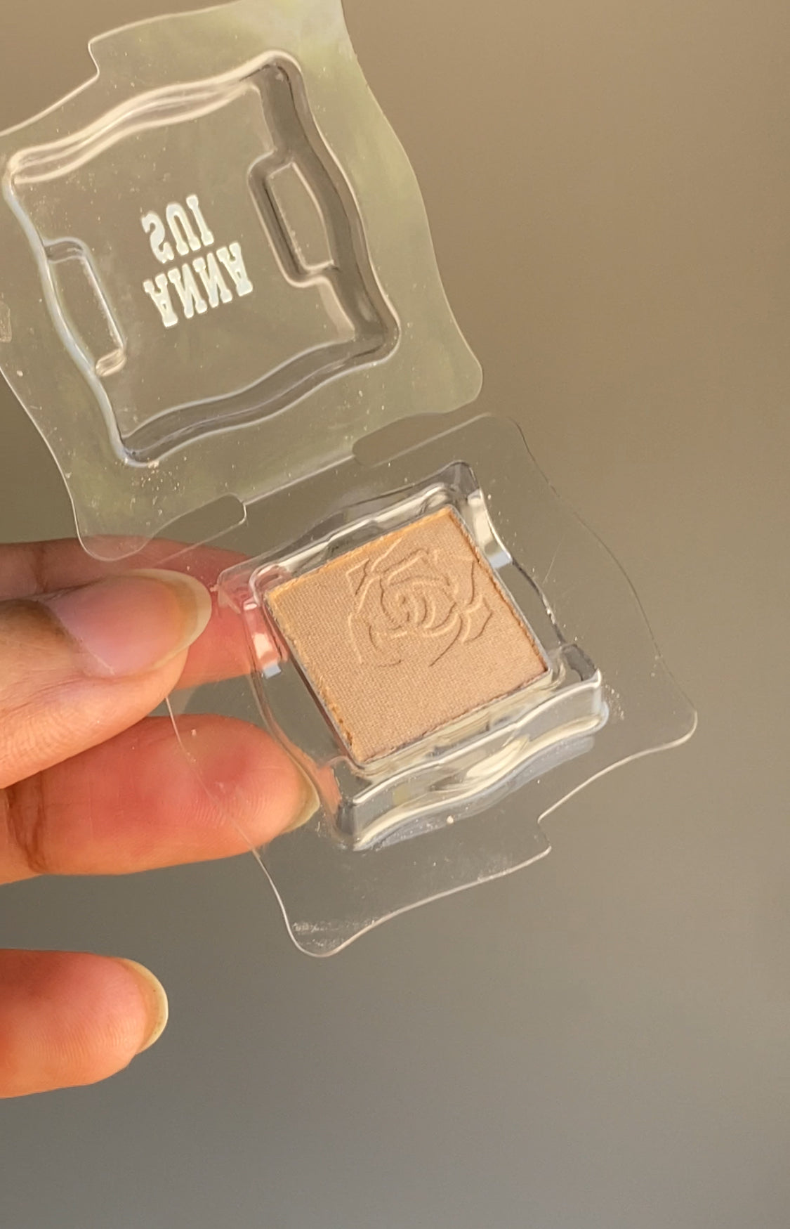 700 ANNA SUI SUBTLE HIGHLIGHTER