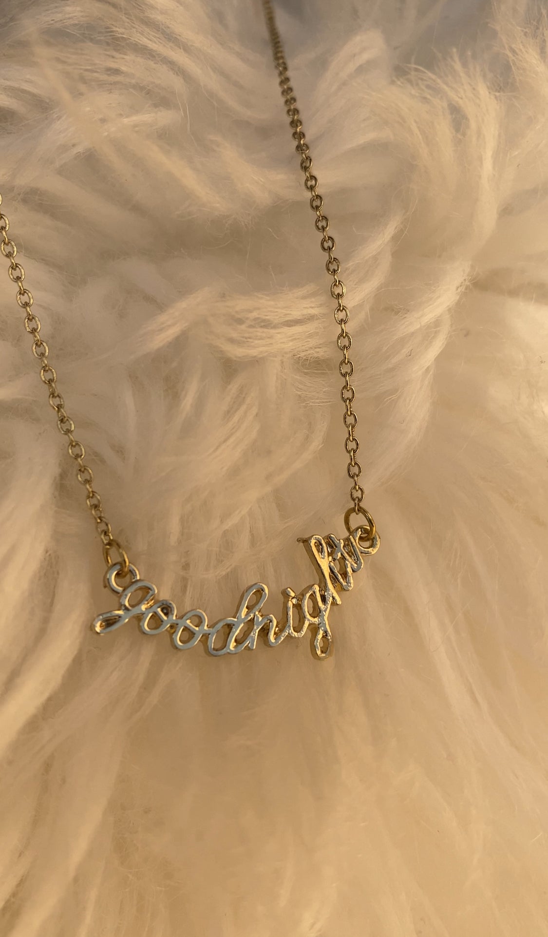 GOODNIGHT PENDANT NECKLACE