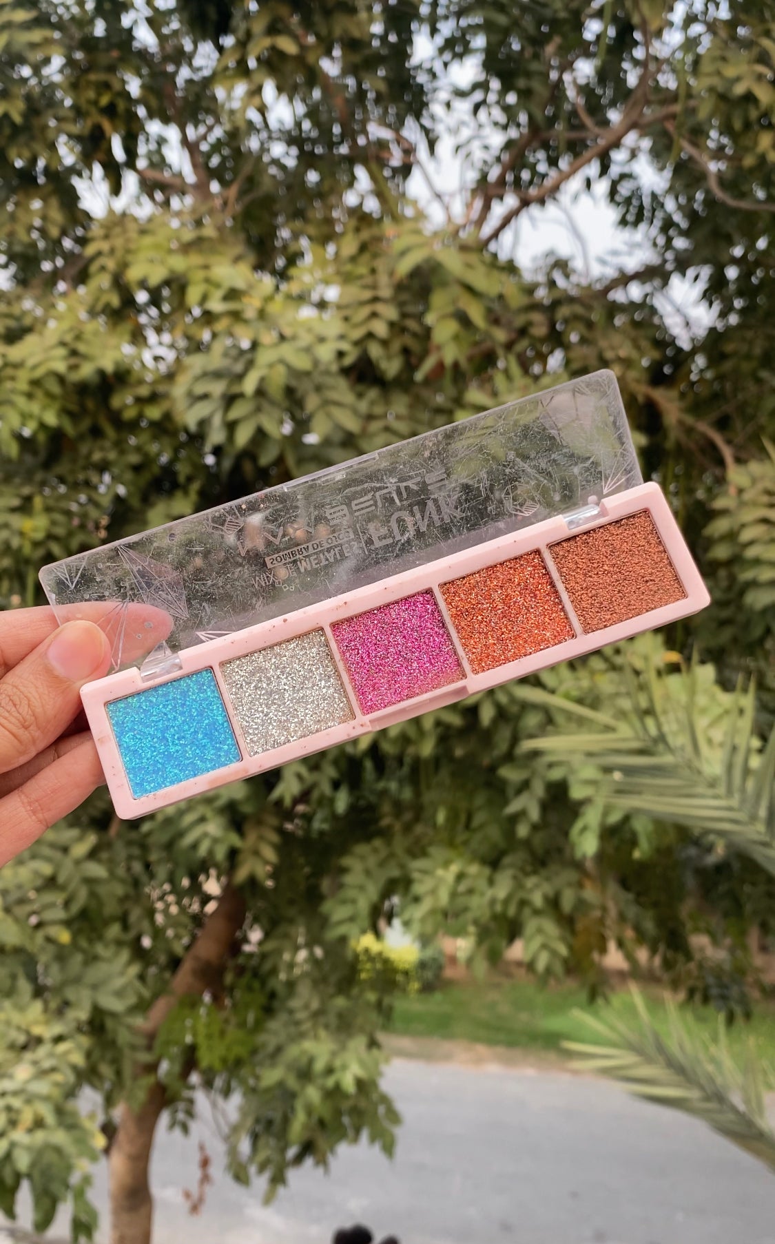 C16 GLITTER EYESHADOW PALETTE