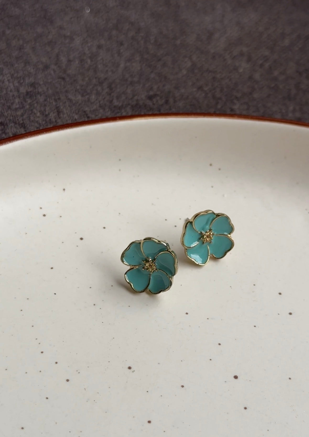 E231 FLOWER STUDS
