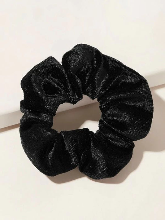 BLACK VELVET SCRUNCHIE