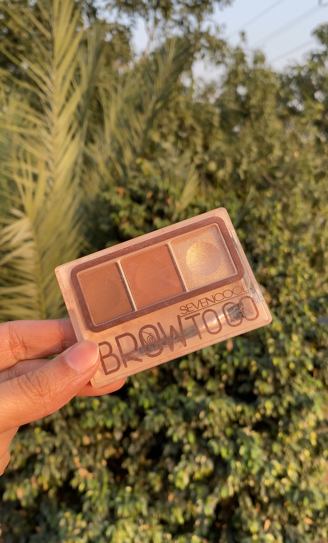 C144 BROW PALETTE WITH HIGHLIGHTER