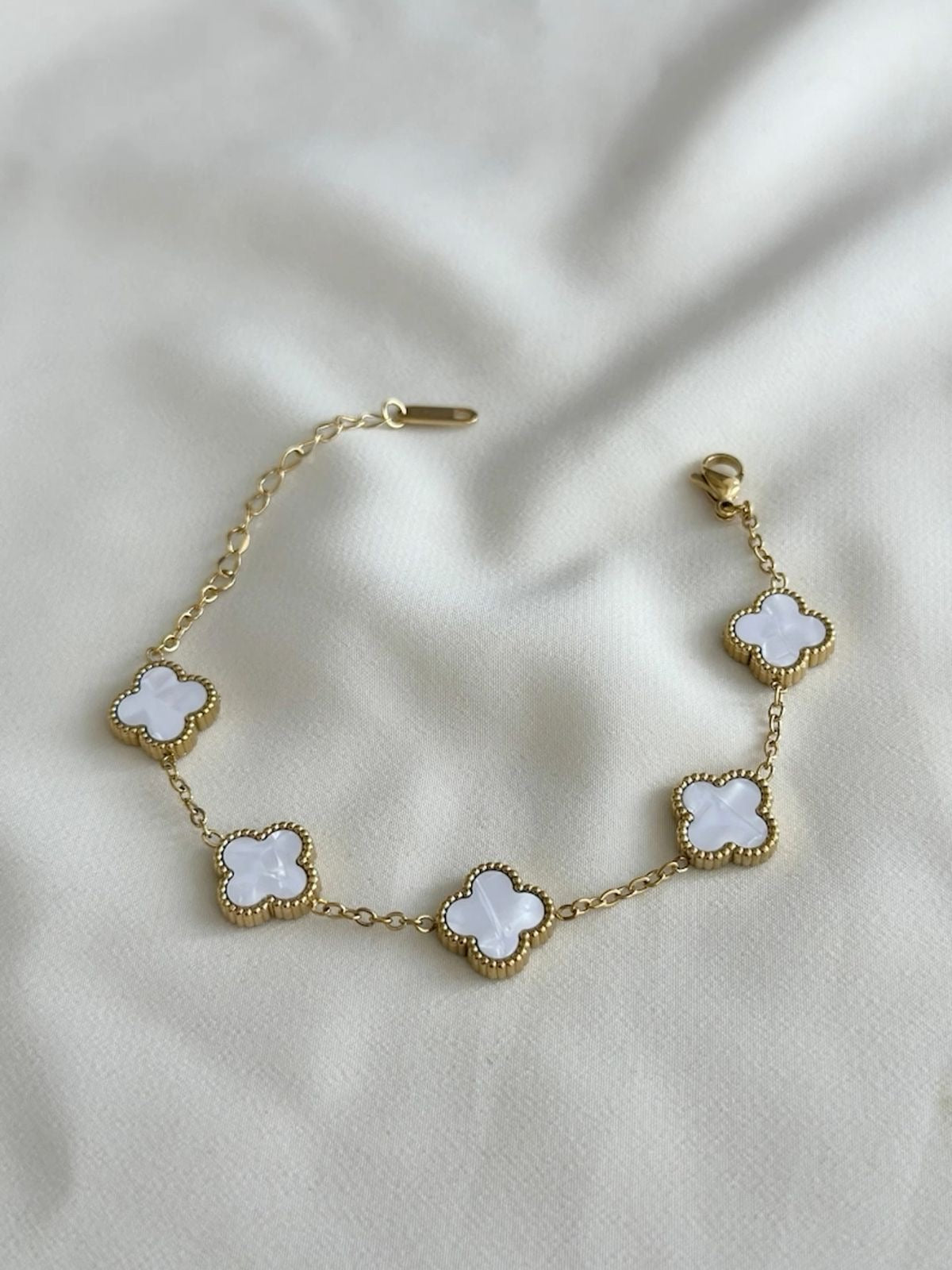 D51 WHITE CLOVER BRACELET