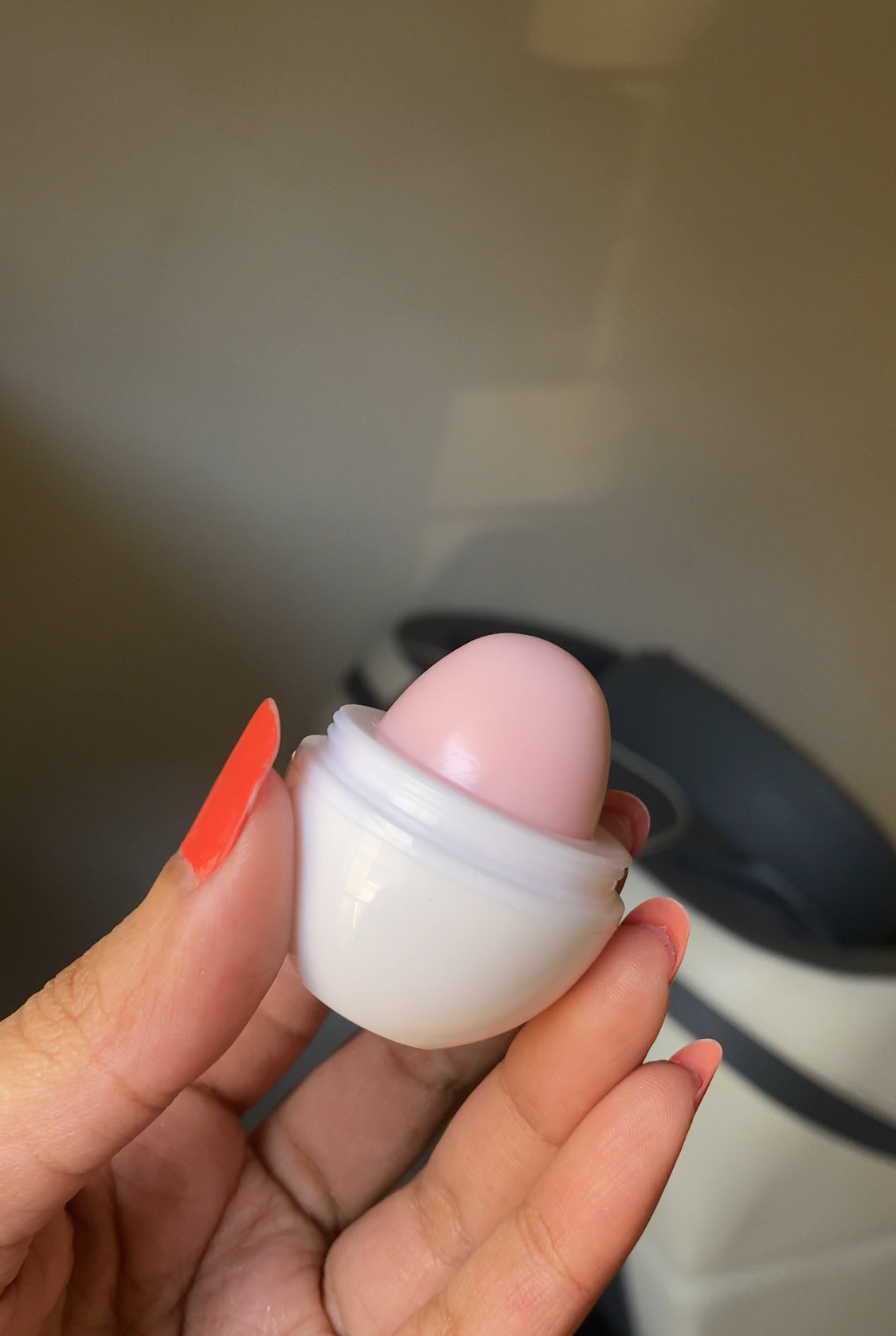 (D) NATURA MEDIC EGG LIP BALM