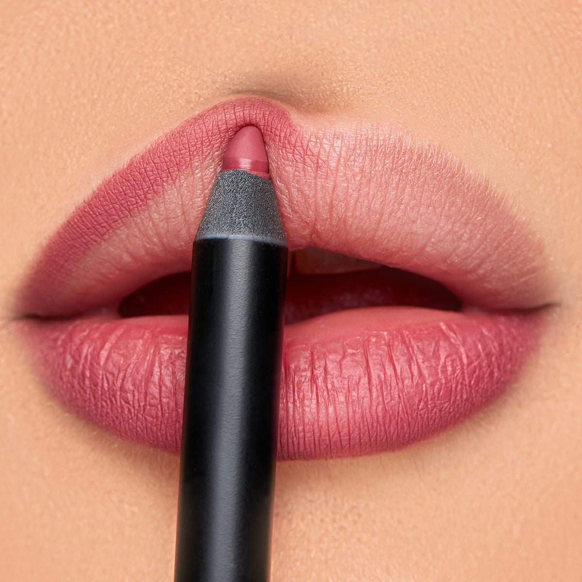 01 MAX STUDIO LIP LINER