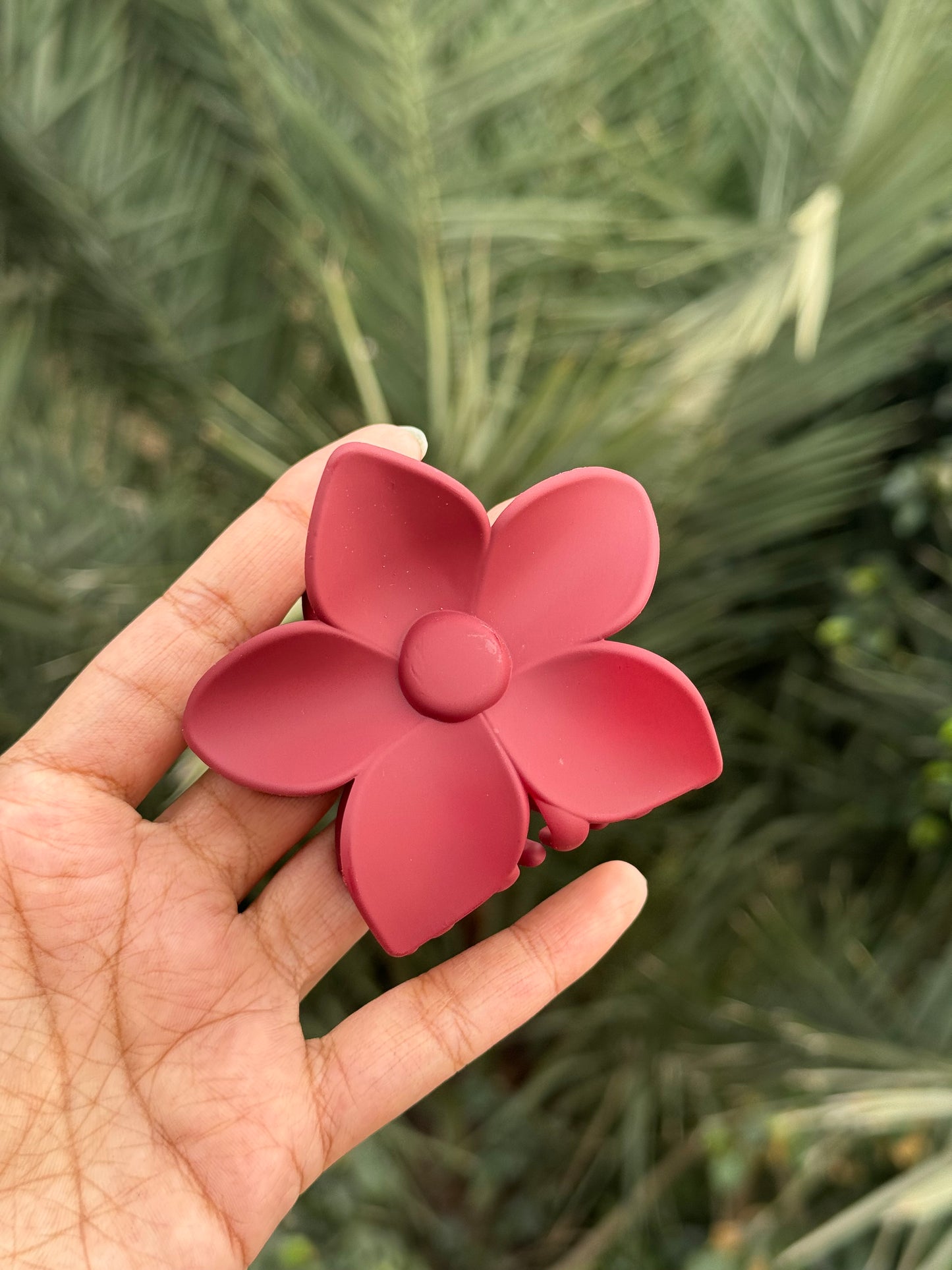 EXTRA LARGE MATTE FINISH FLOWER CLAW CLIP