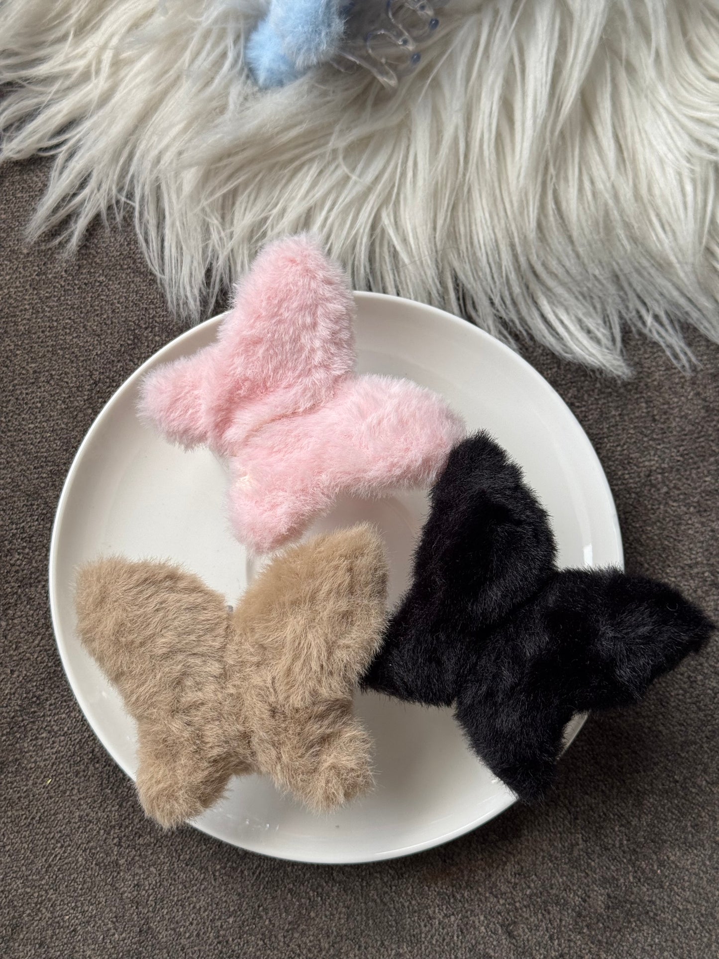 A161 BUTTERFLY FUR HAIR CLAW